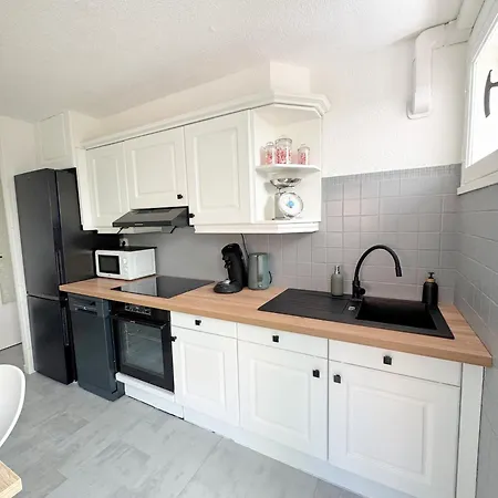 Lejlighed T2 Avec Grand Jardin, Parking Et Garage, A Deux Pas De La *