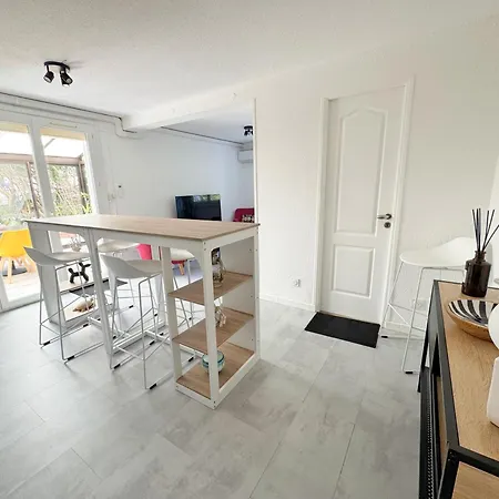 T2 Avec Grand Jardin, Parking Et Garage, A Deux Pas De La Canet-en-Roussillon