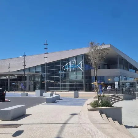 Lejlighed T2 Avec Grand Jardin, Parking Et Garage, A Deux Pas De La *